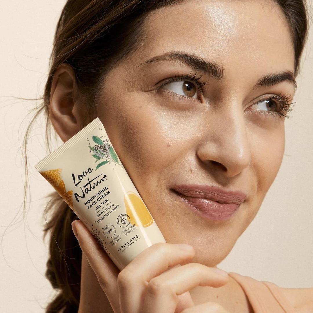Nourishing Glowing Face Cream - 50ml for Brightening All Skin Types